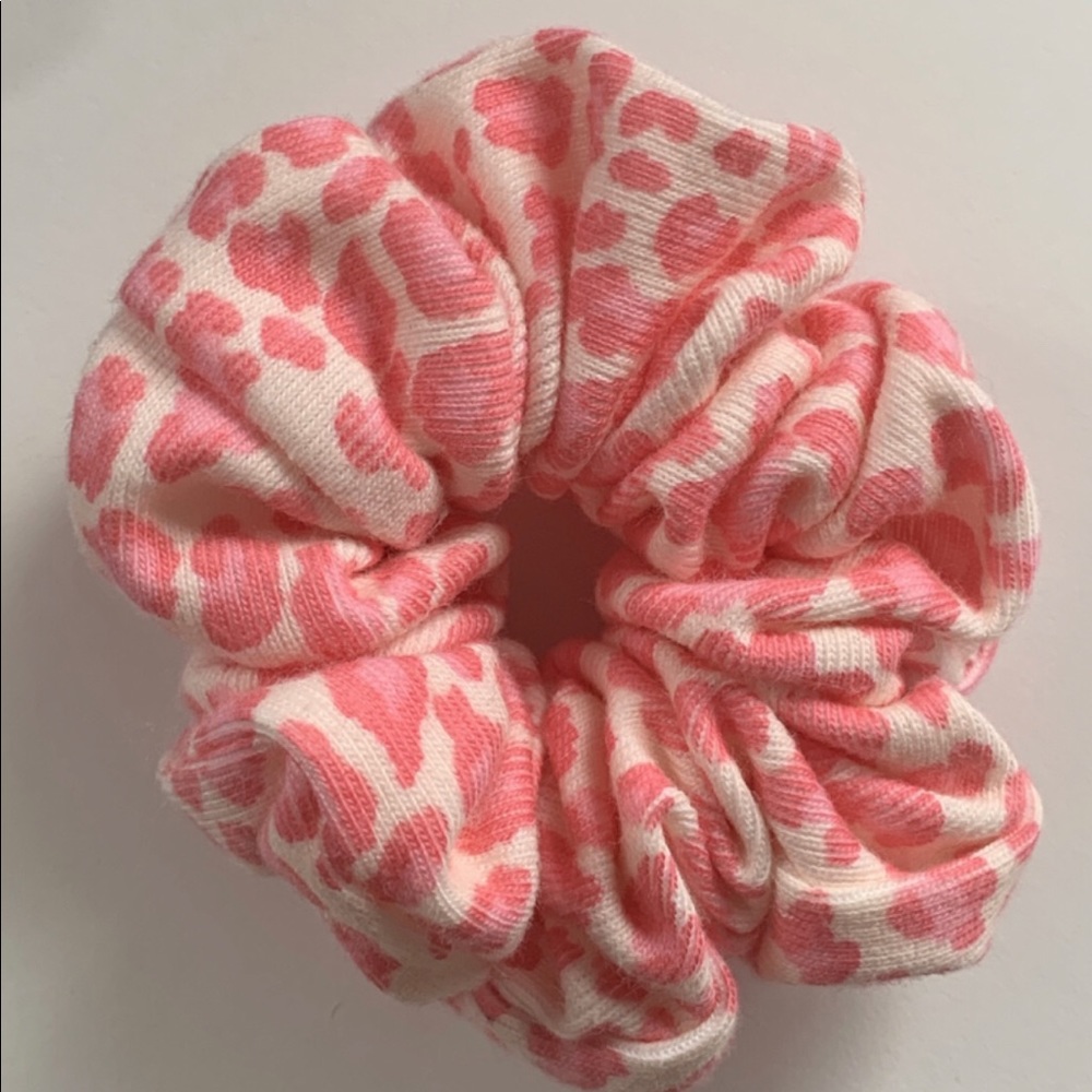 Brandy Melville cheetah scrunchie